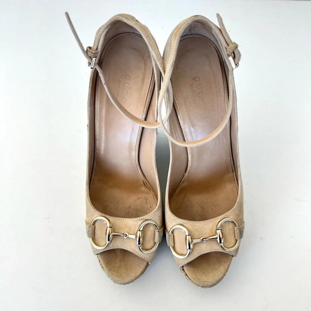 GUCCI Floral Embroidery Beige Suede Horsebit Ankle Strap Wedges Espadrilles Sz 8